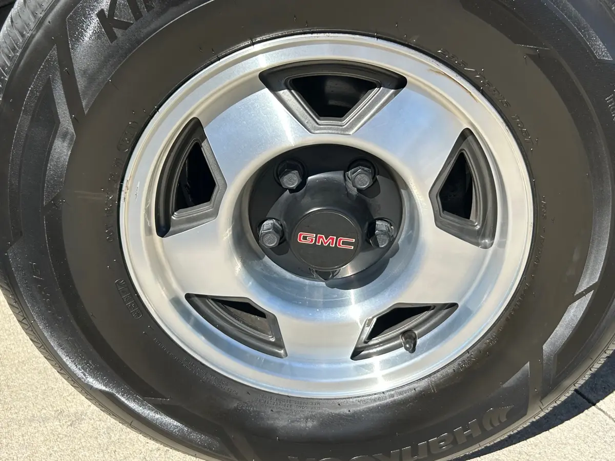 Vehicle photo 11