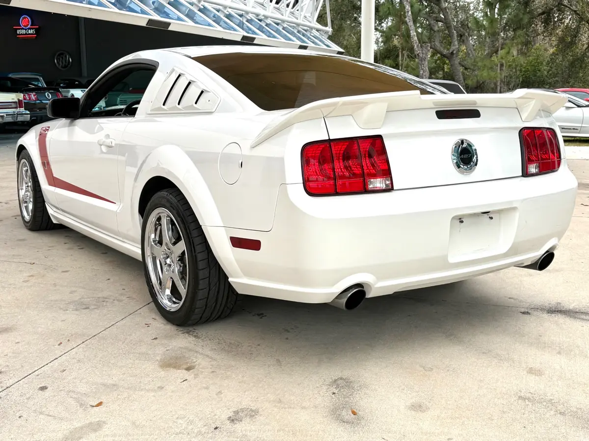 Vehicle photo 10