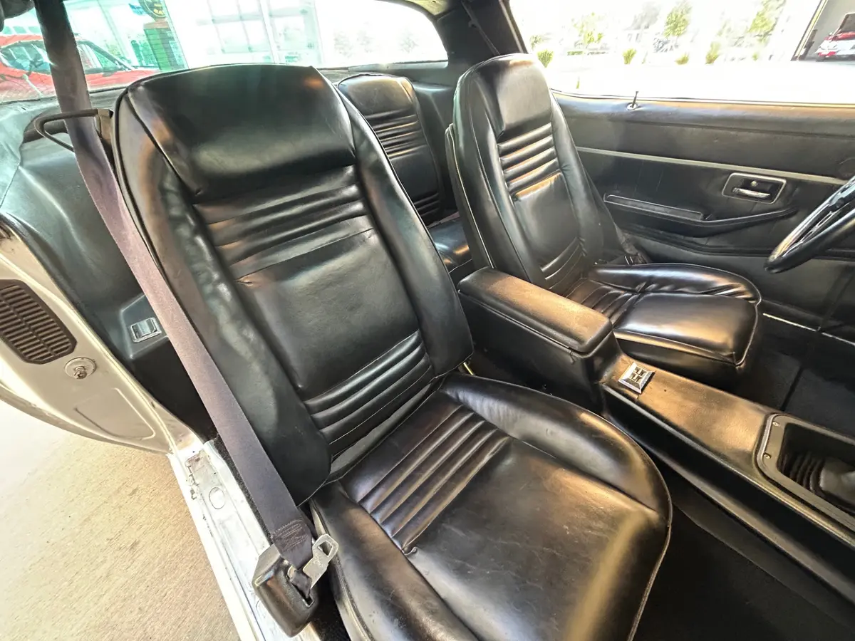 Vehicle photo 27