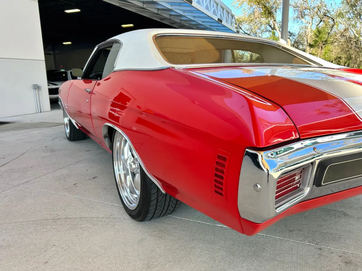 Vehicle photo 13