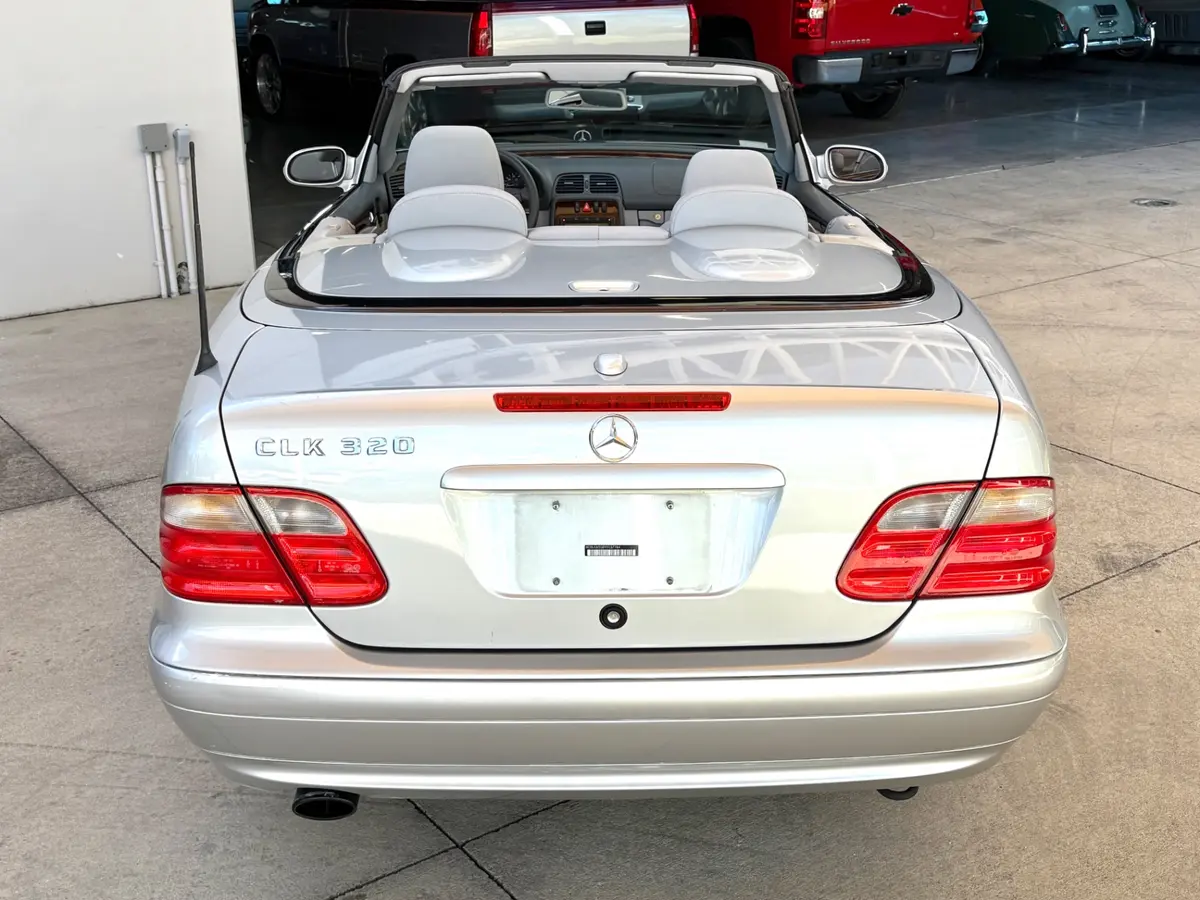Vehicle photo 8