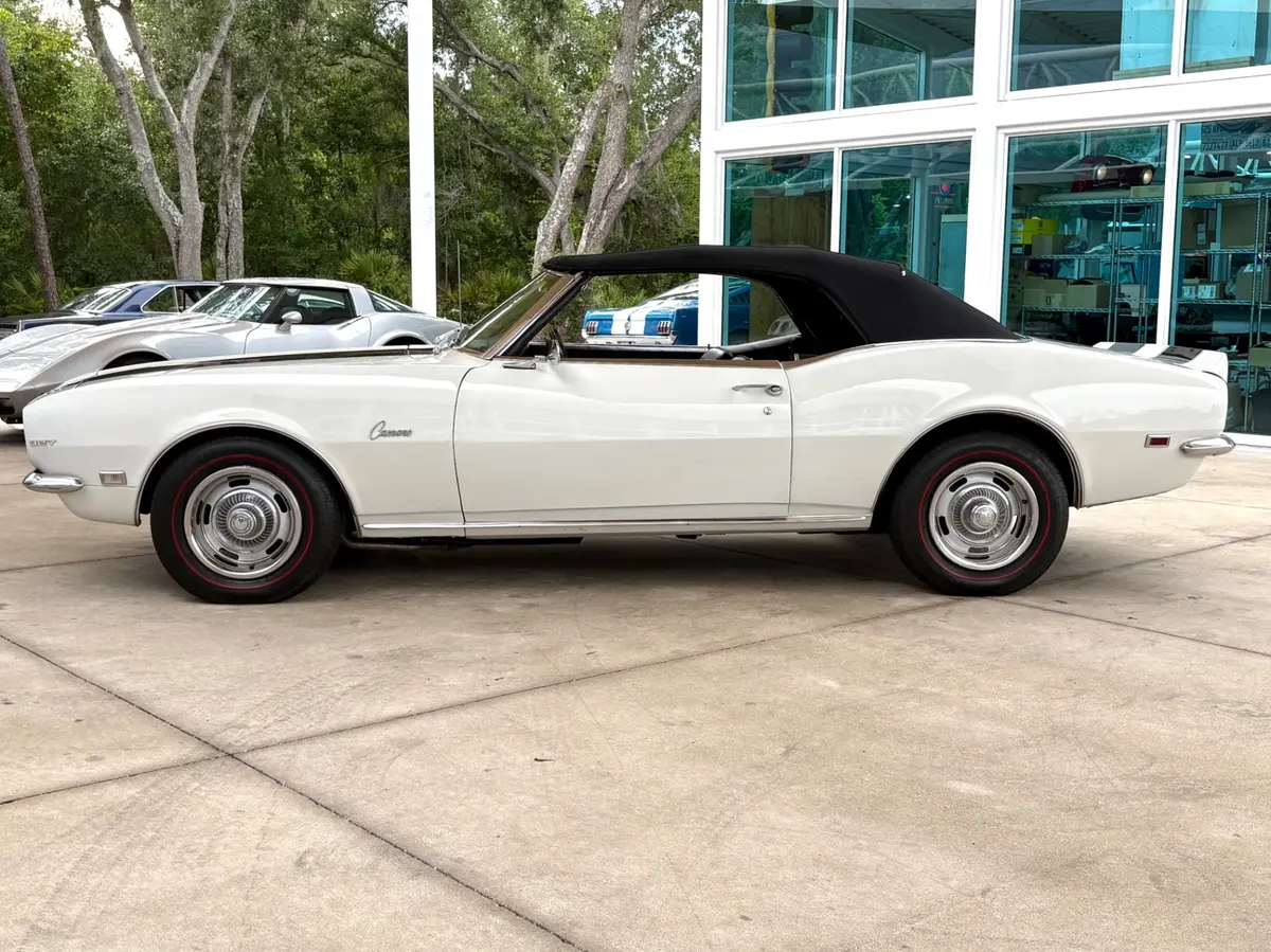 Vehicle photo 24