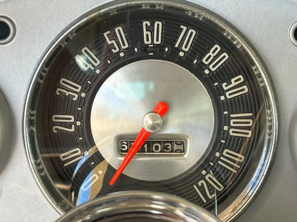 Vehicle photo 23