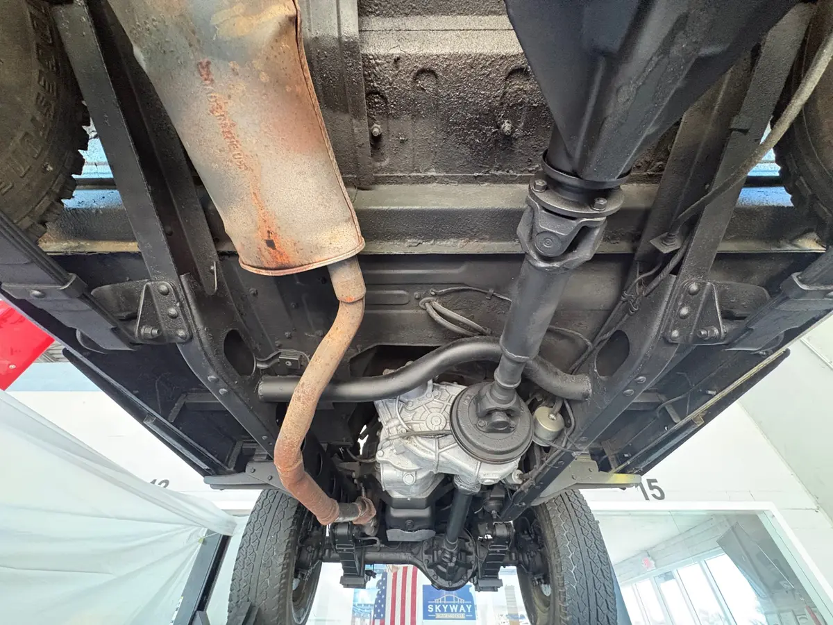 Vehicle photo 45