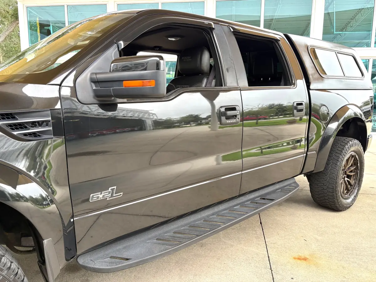 Vehicle photo 13