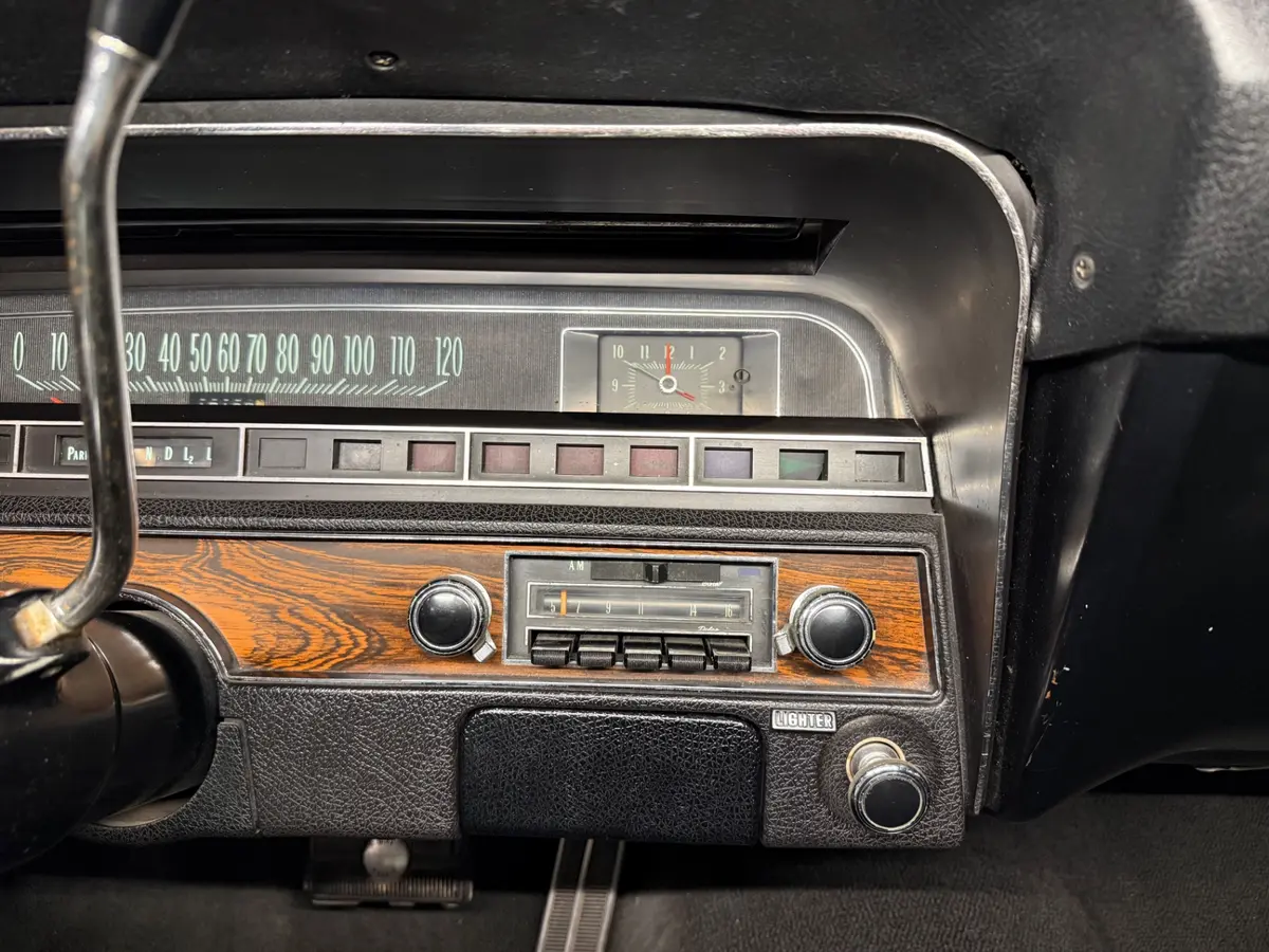 Vehicle photo 25