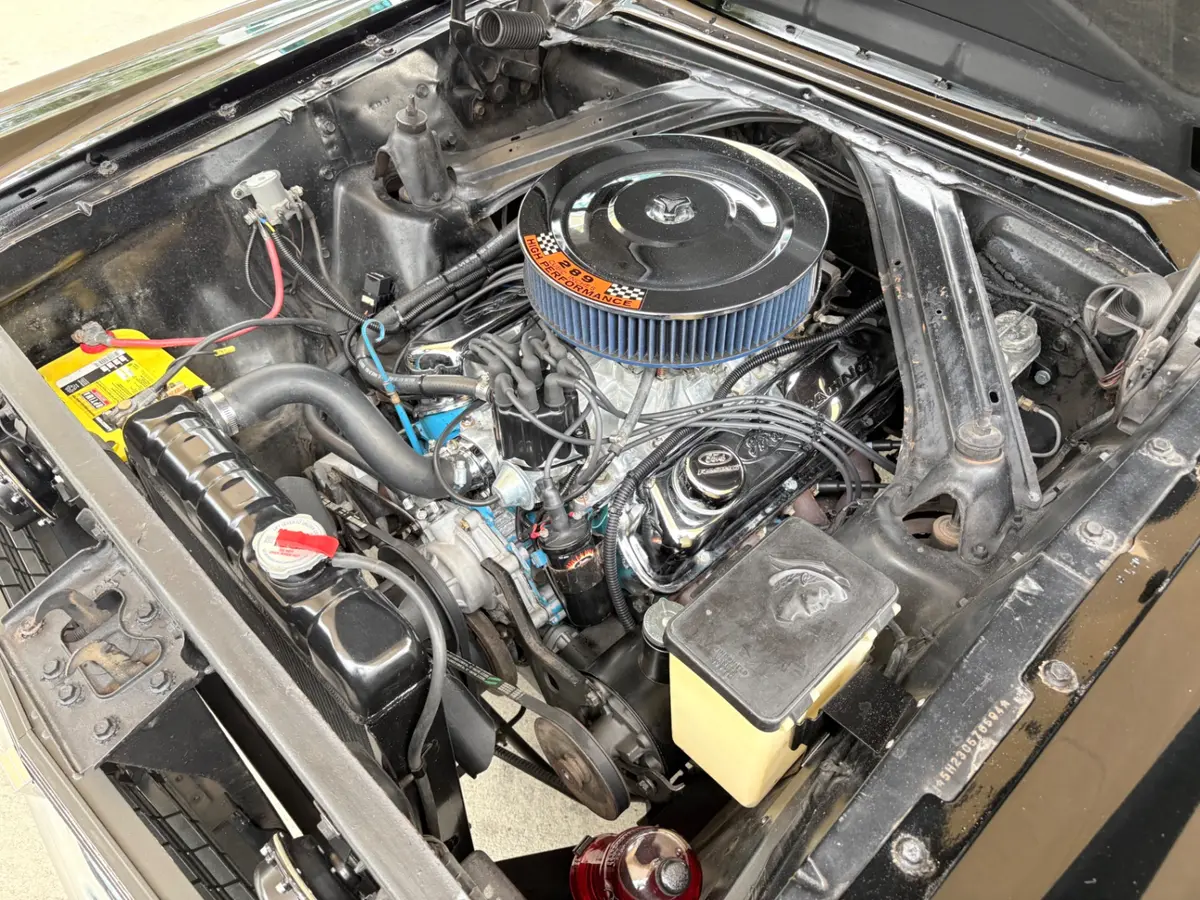 Vehicle photo 30