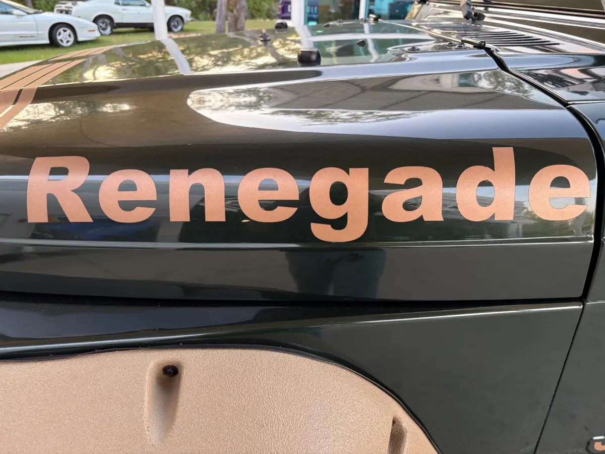 Vehicle photo 21
