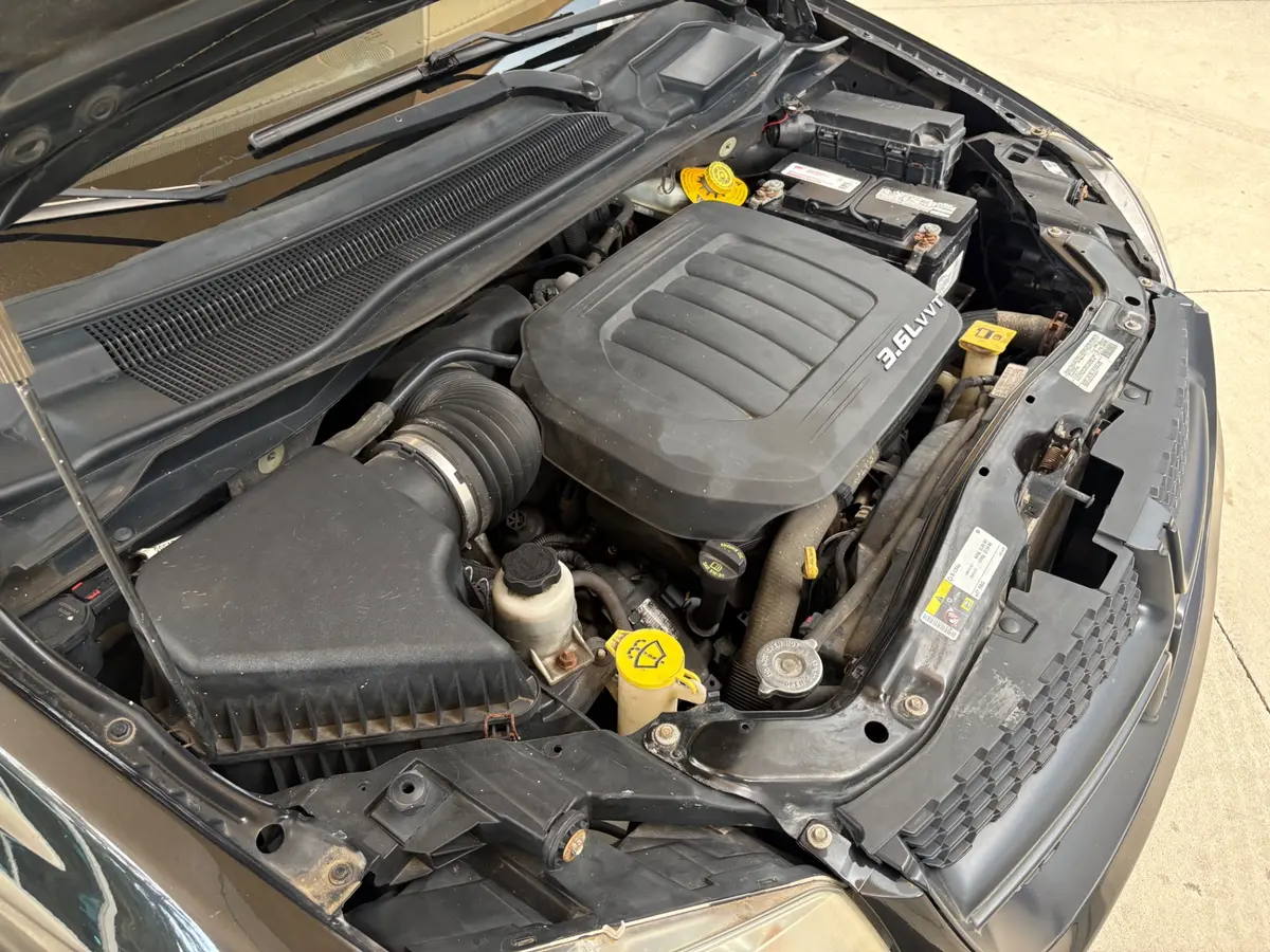 Vehicle photo 25