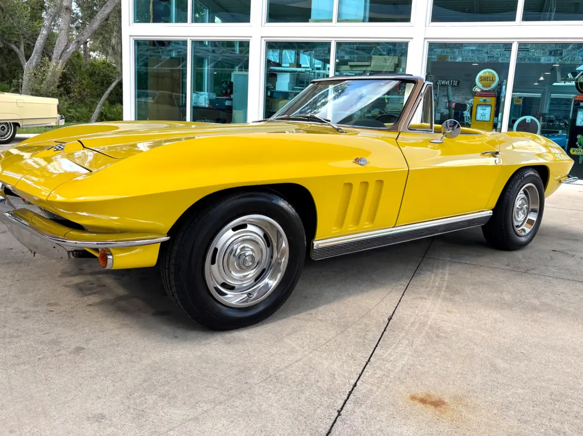Vehicle photo 12