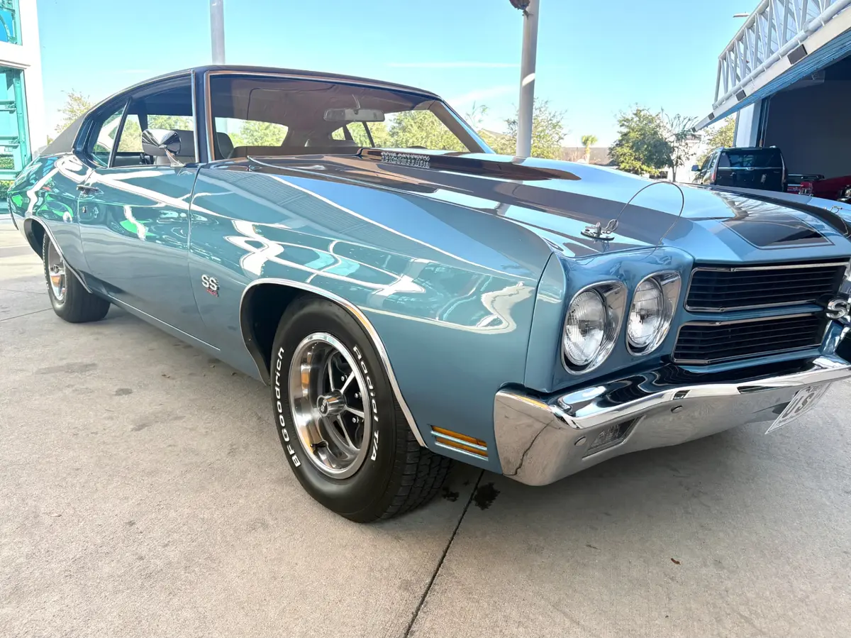 Vehicle photo 20