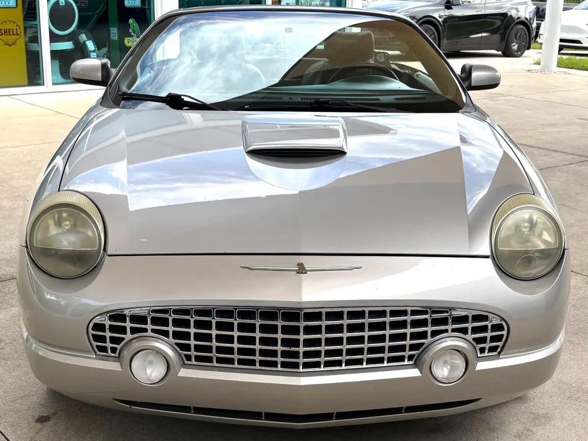 Vehicle photo 3