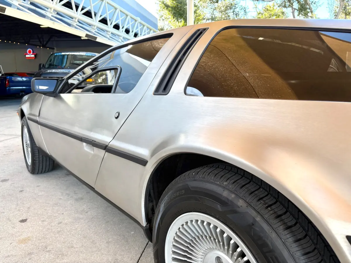 Vehicle photo 14