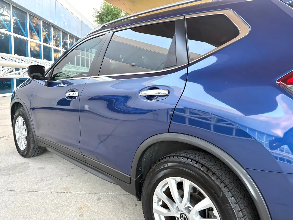 Vehicle photo 14