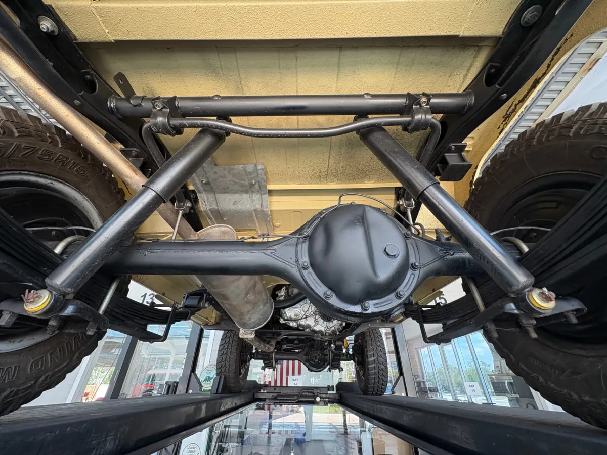 Vehicle photo 43