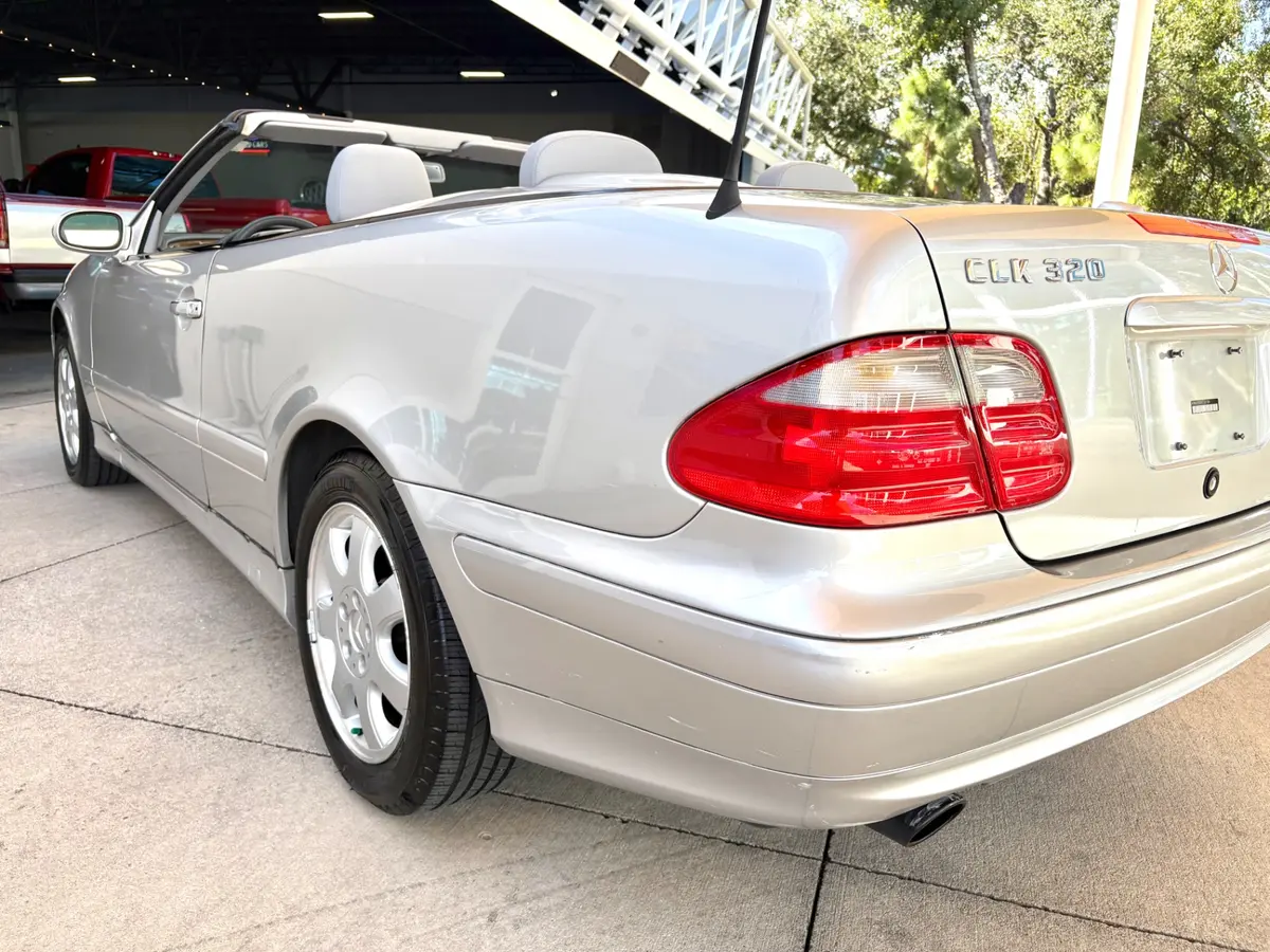 Vehicle photo 15