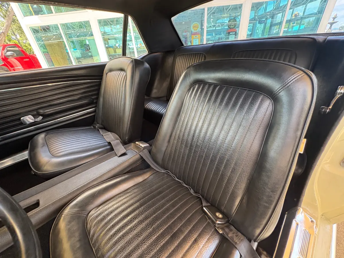 Vehicle photo 31