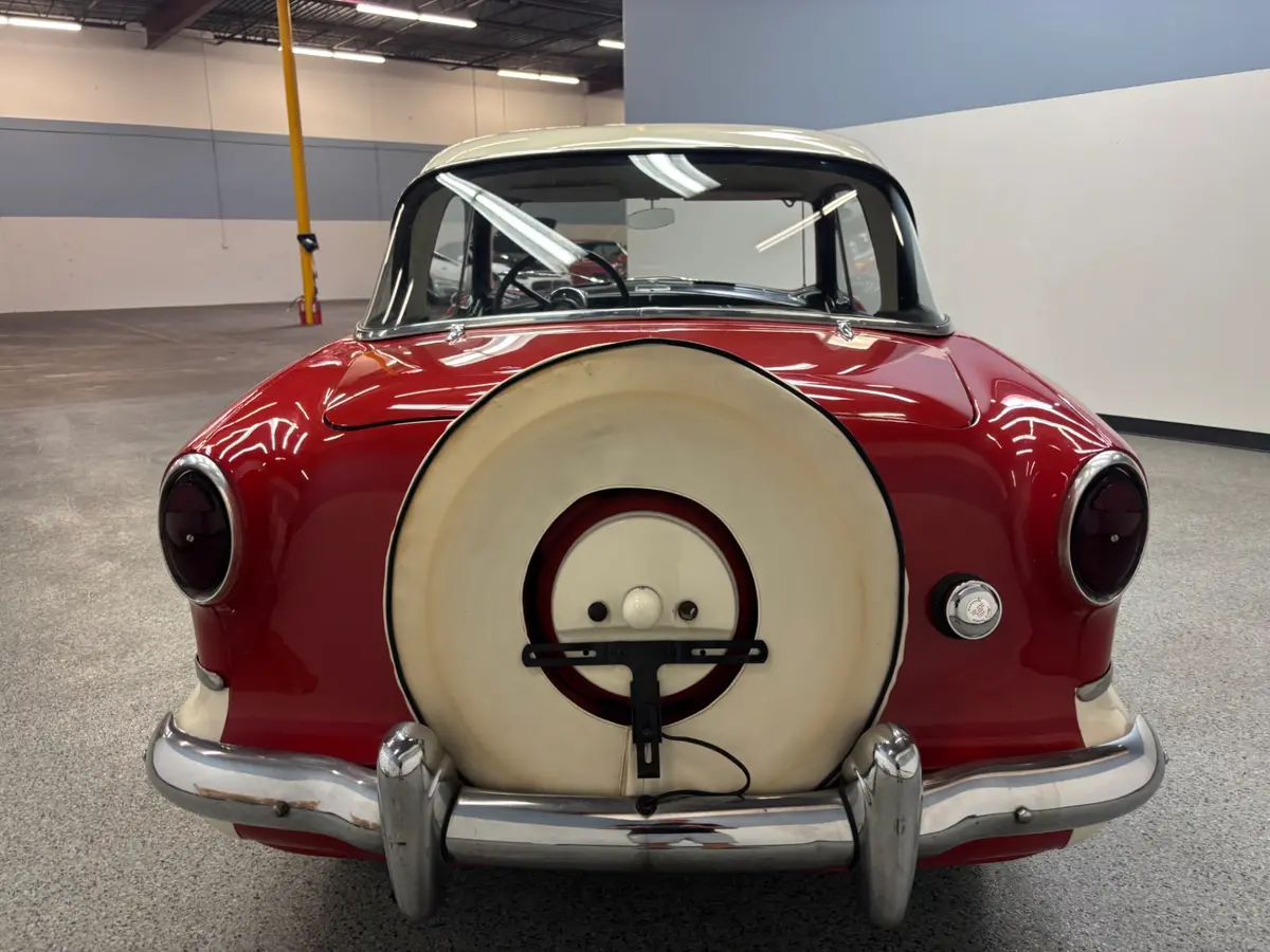 Vehicle photo 6