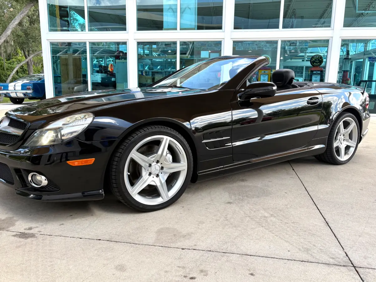 Vehicle photo 12