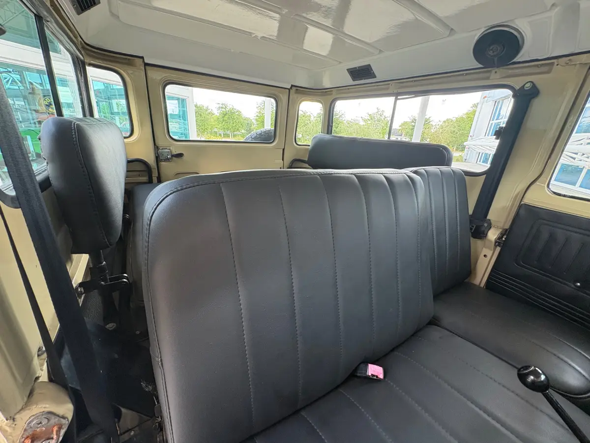 Vehicle photo 40