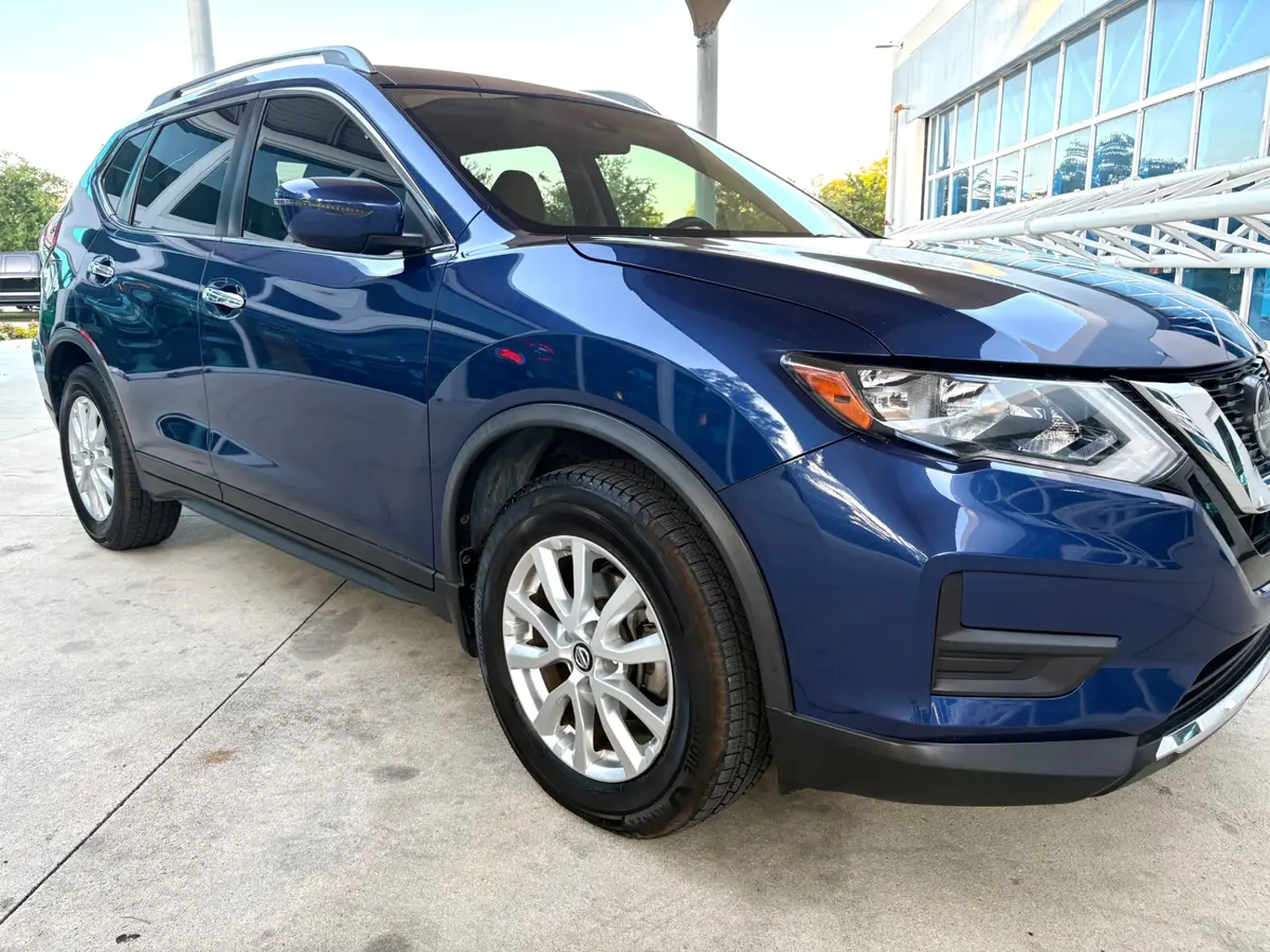 Vehicle photo 19
