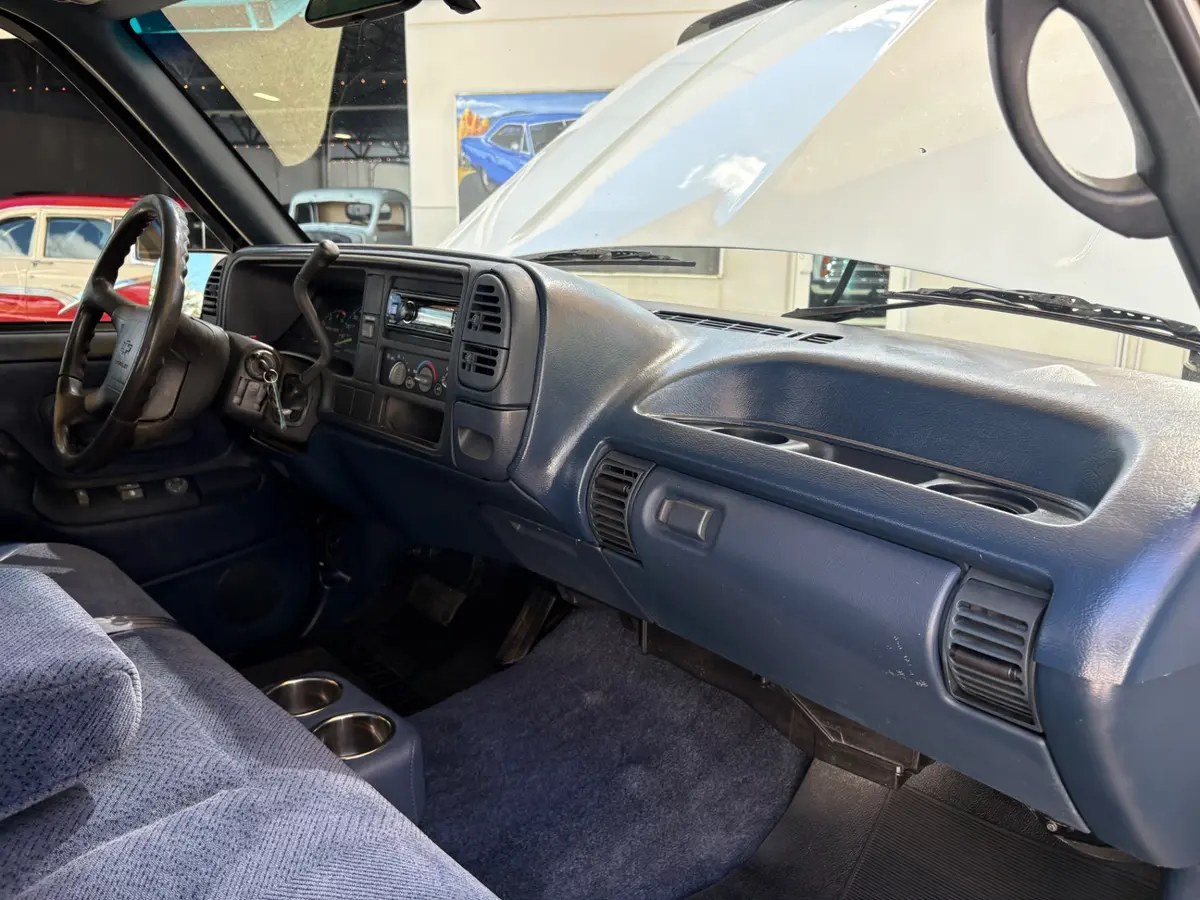 Vehicle photo 40