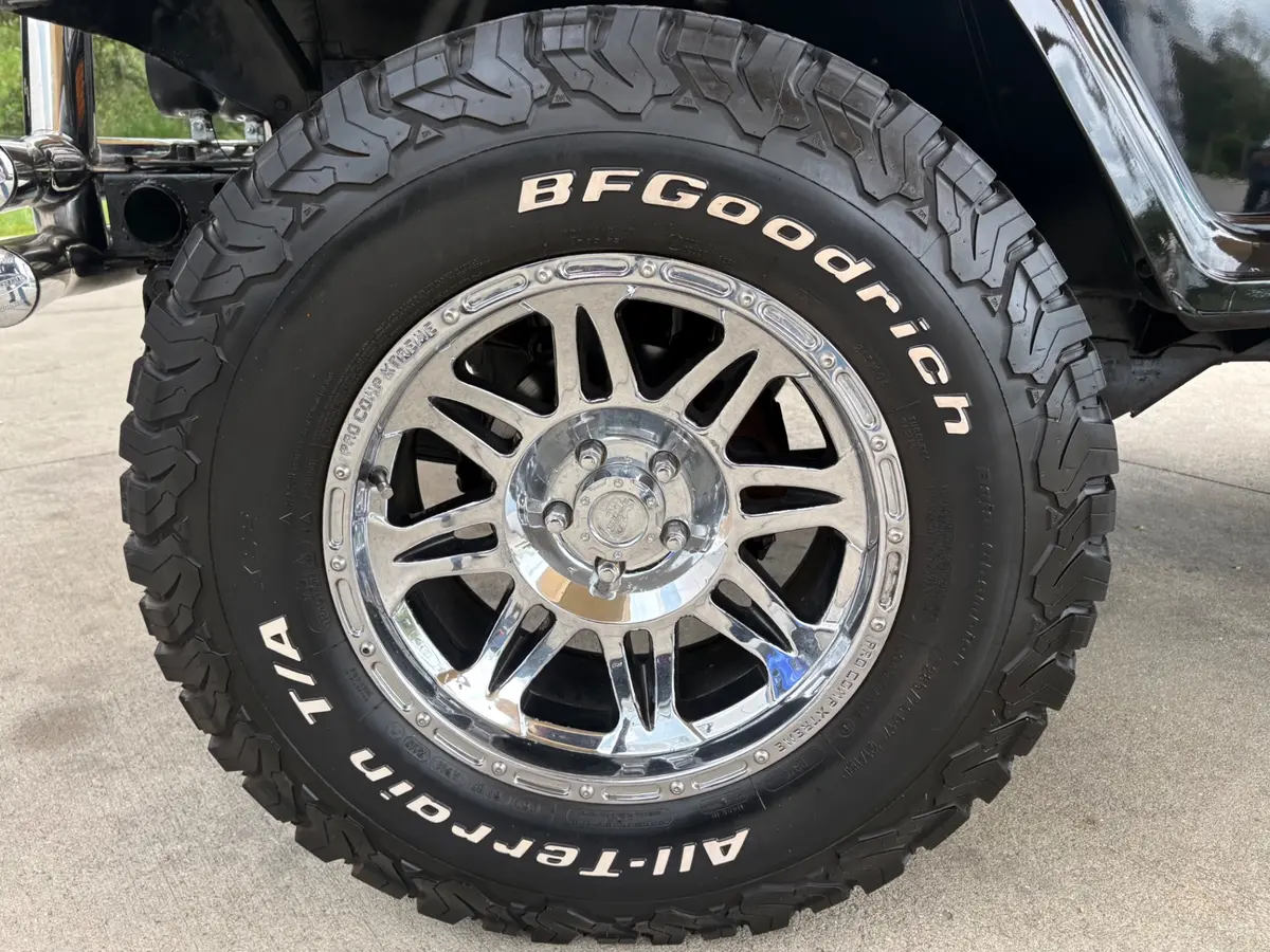 Vehicle photo 21