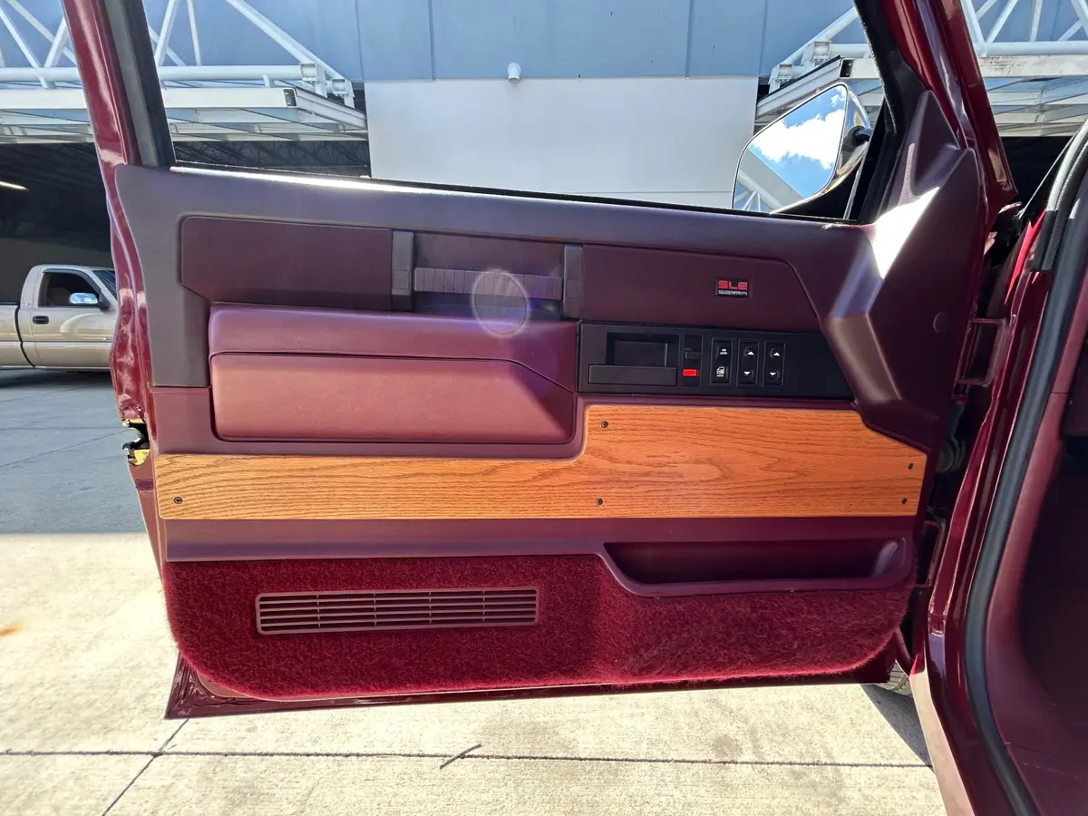 Vehicle photo 21