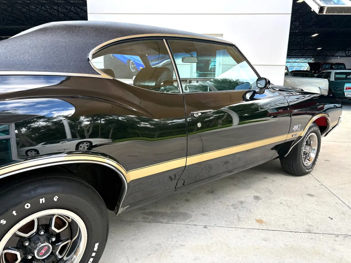 Vehicle photo 17
