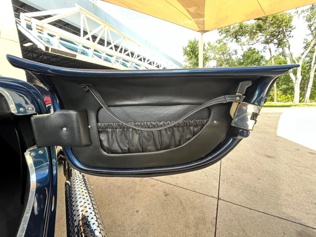 Vehicle photo 34