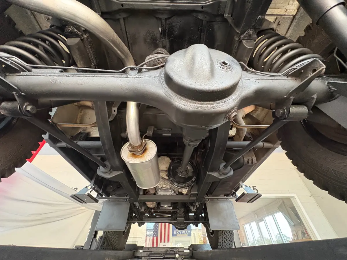 Vehicle photo 44