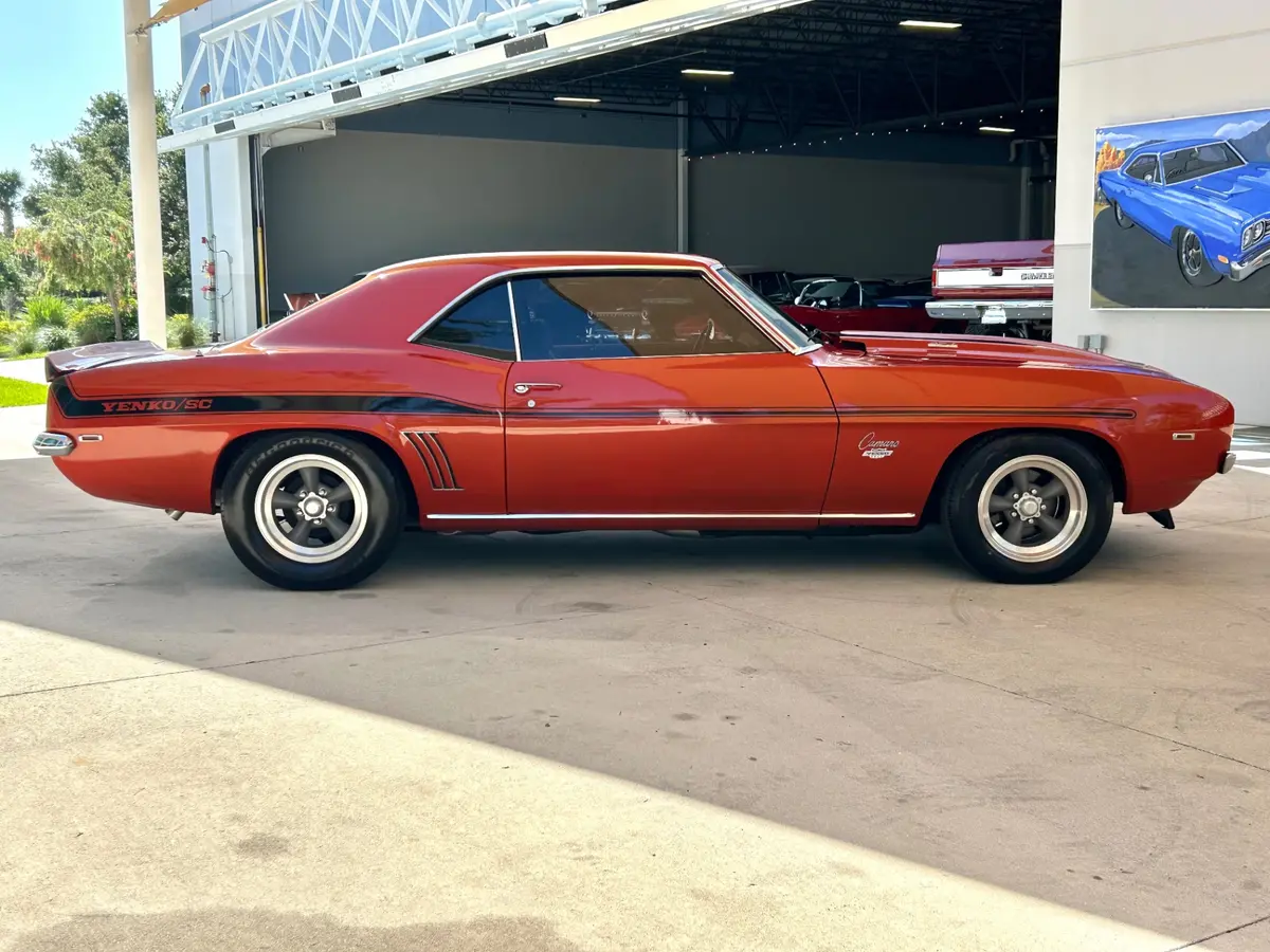 Vehicle photo 4