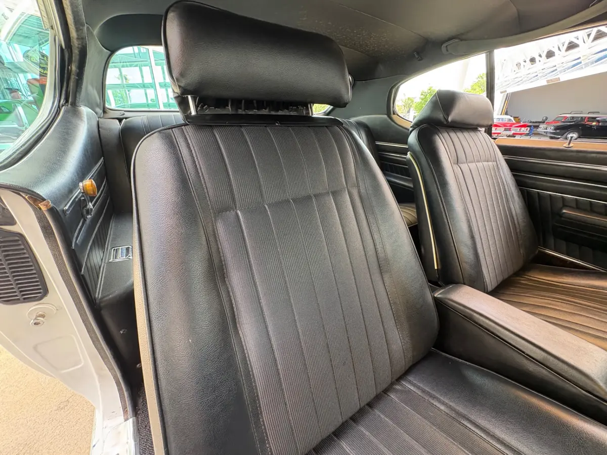 Vehicle photo 43