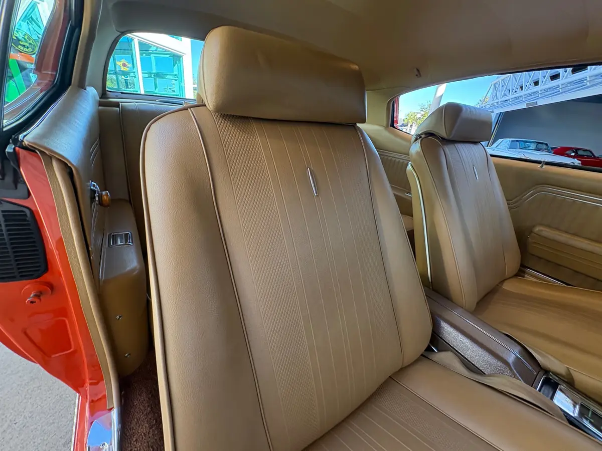 Vehicle photo 41