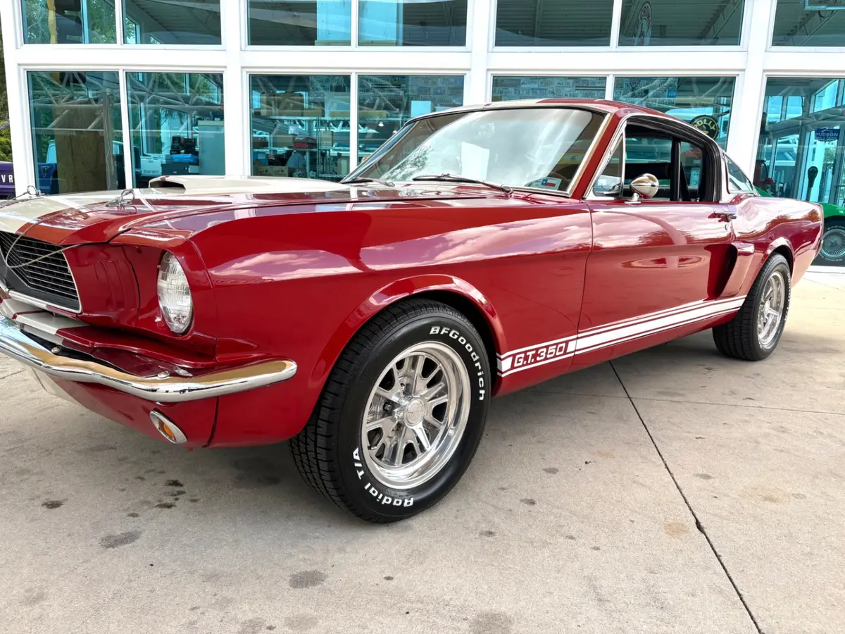 Vehicle photo 12