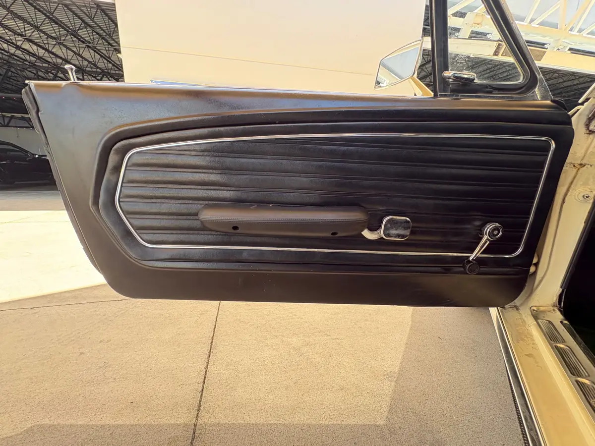 Vehicle photo 28
