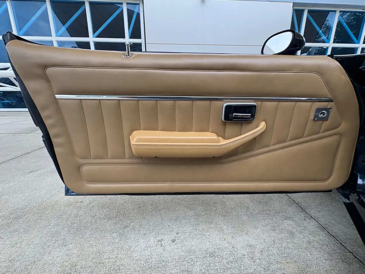 Vehicle photo 32