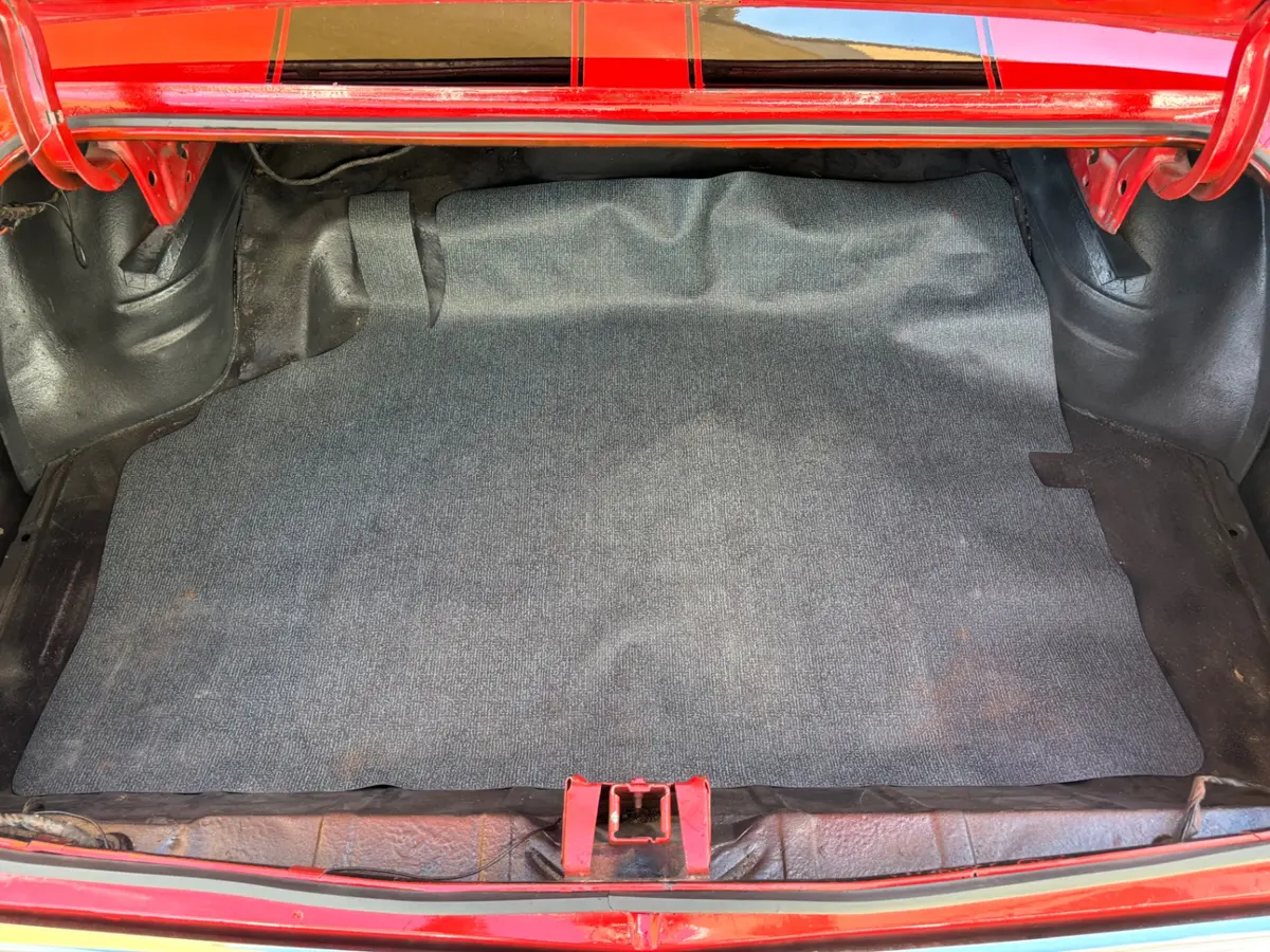 Vehicle photo 9