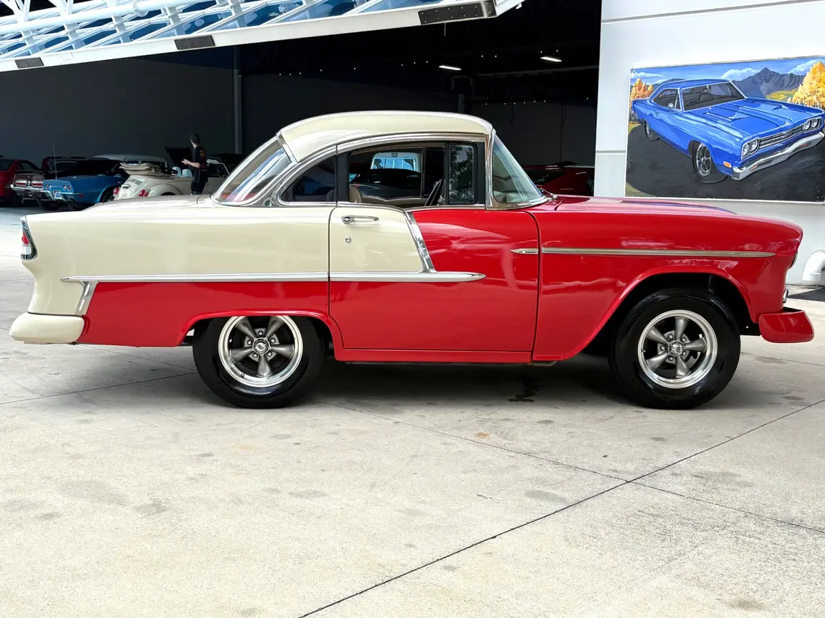 Vehicle photo 4