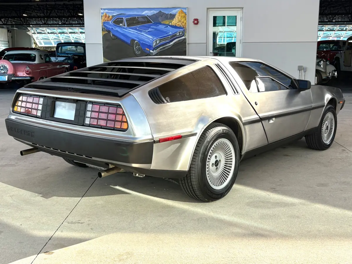 Vehicle photo 6
