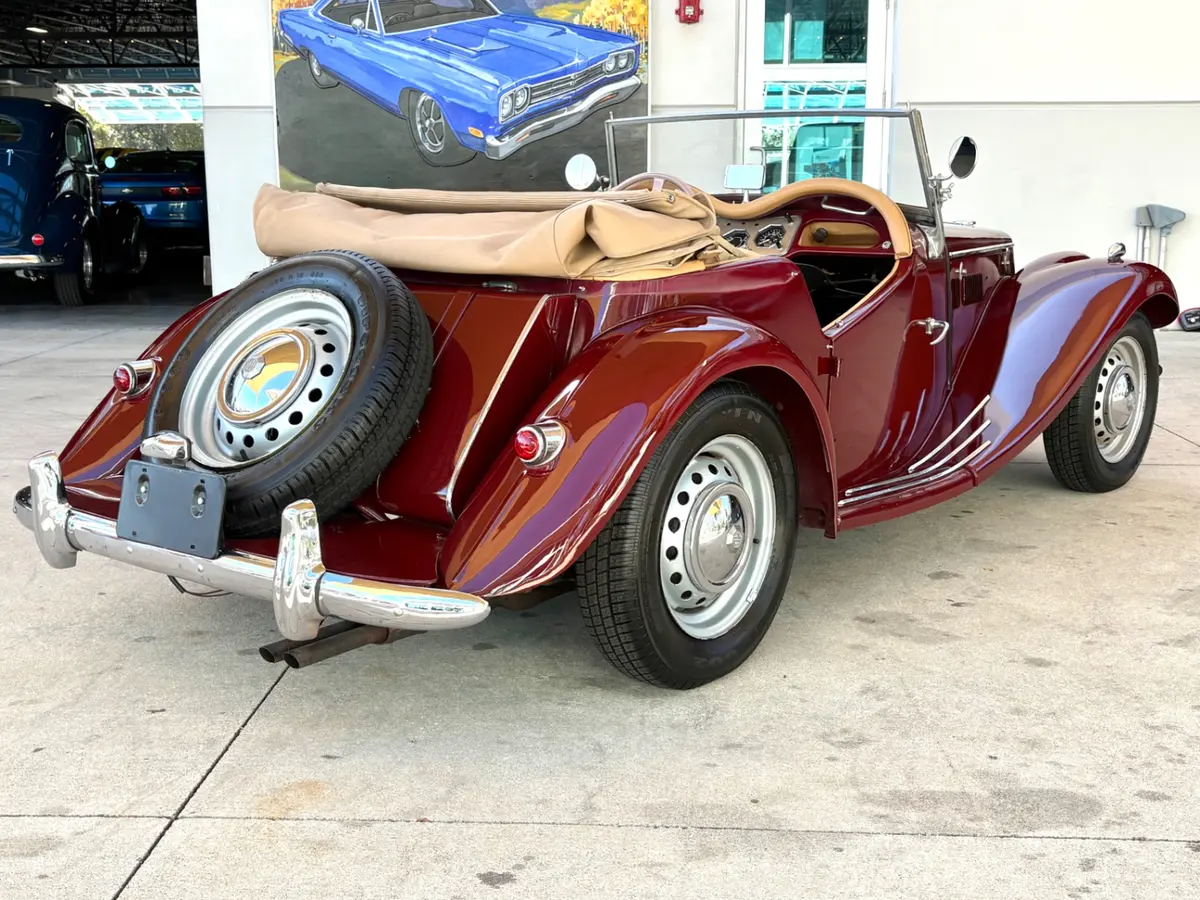 Vehicle photo 6