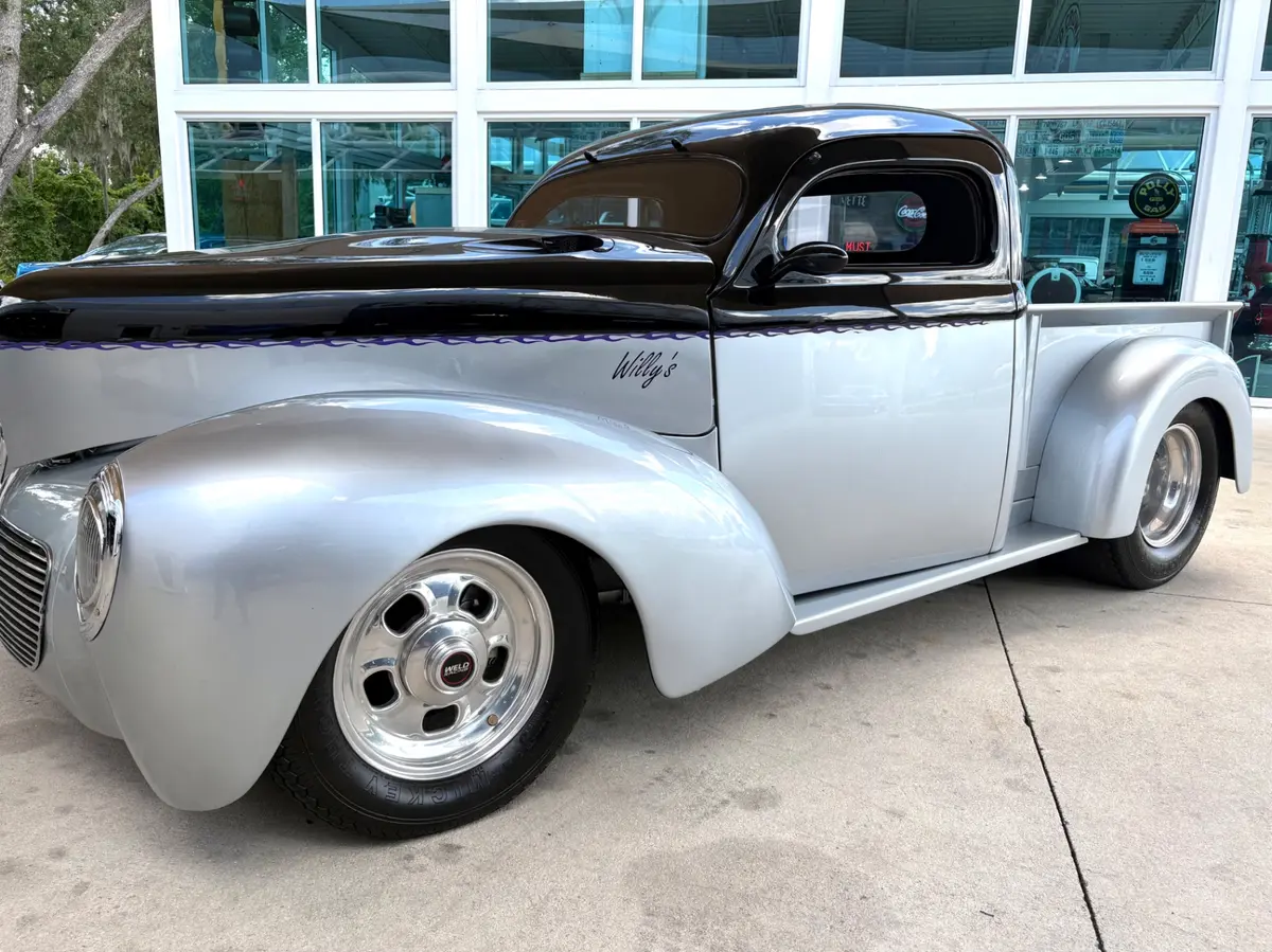 Vehicle photo 12