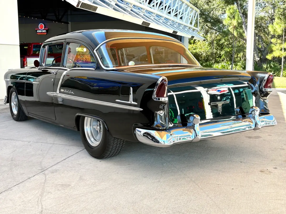 Vehicle photo 9