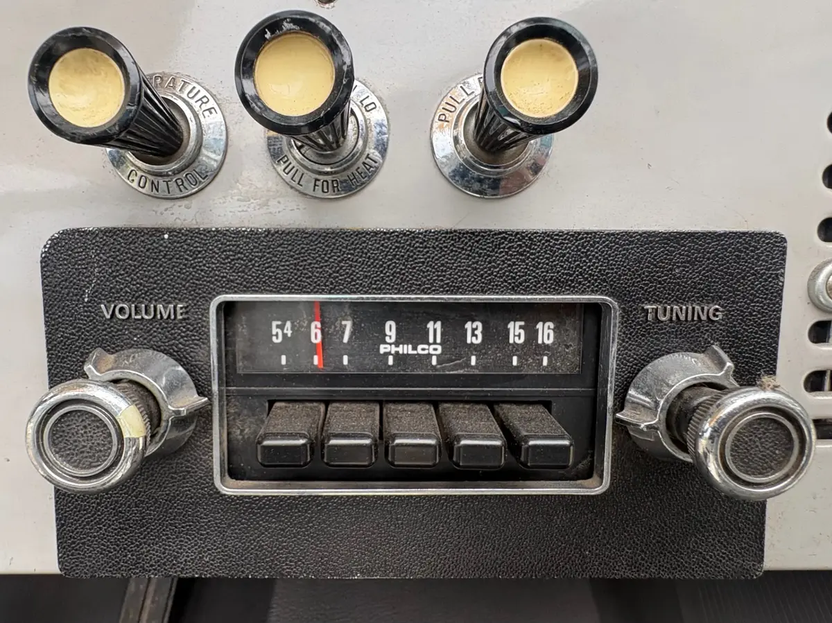 Vehicle photo 37