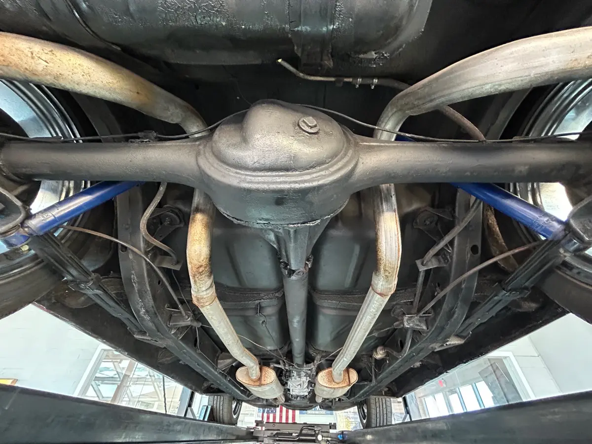 Vehicle photo 28