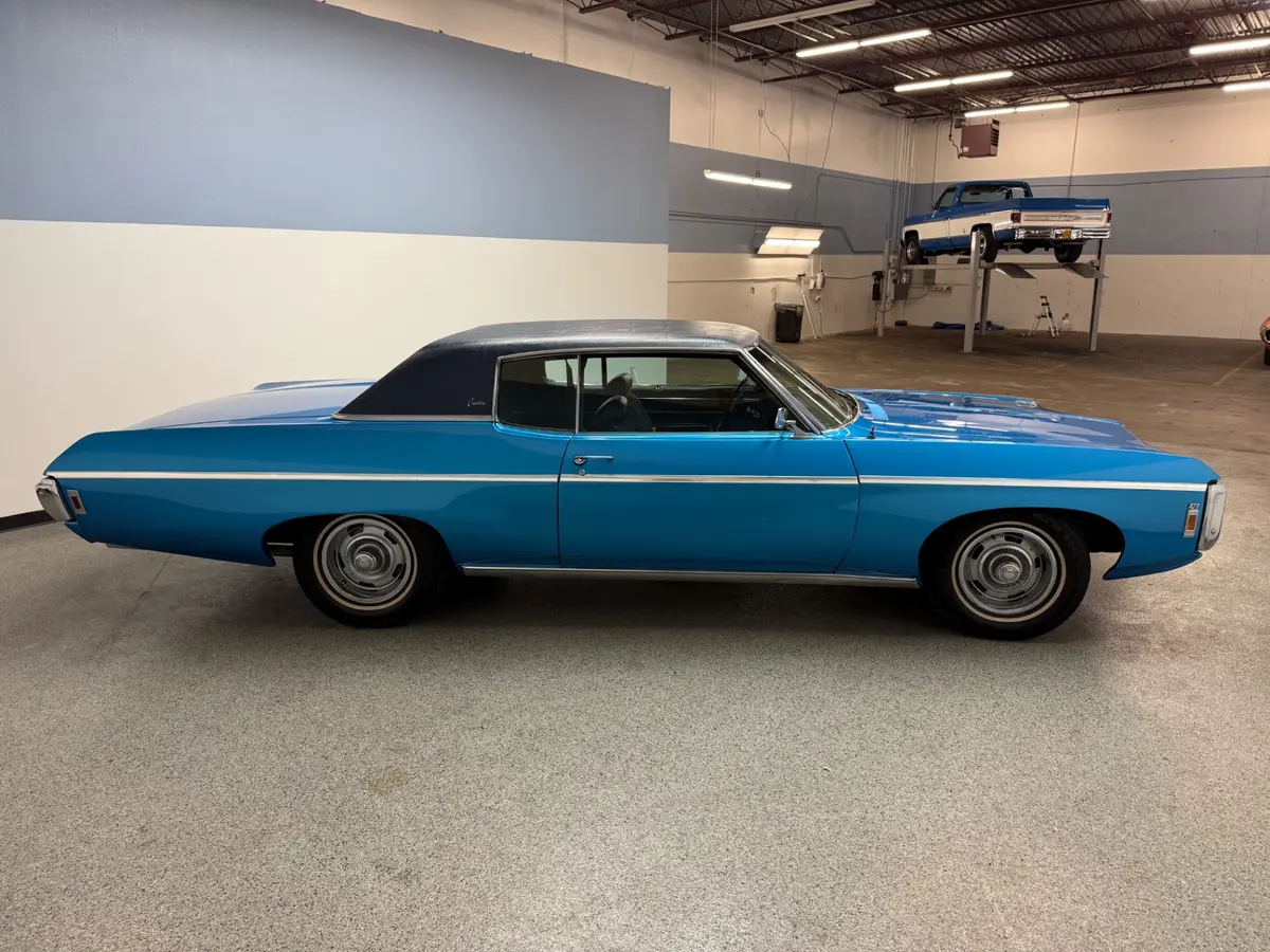 Vehicle photo 7