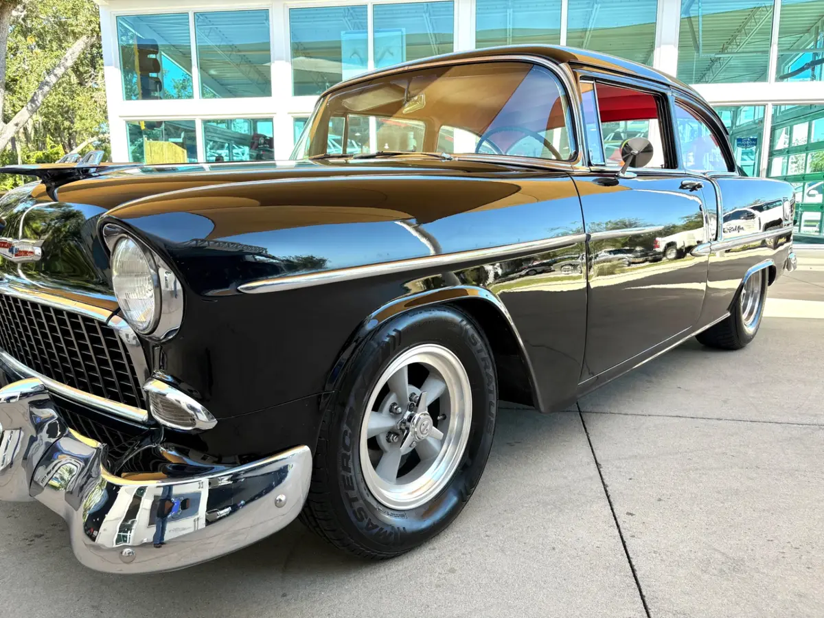 Vehicle photo 12