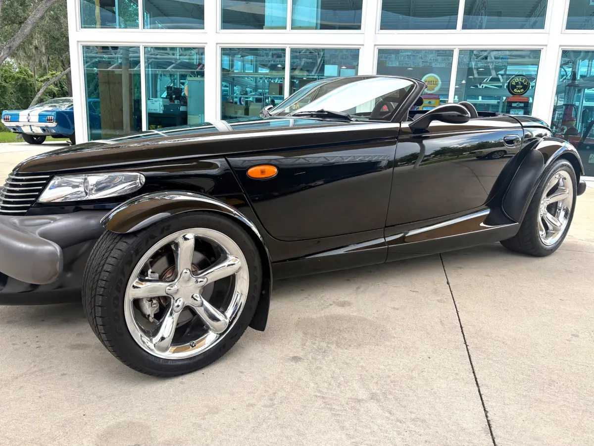 Vehicle photo 12