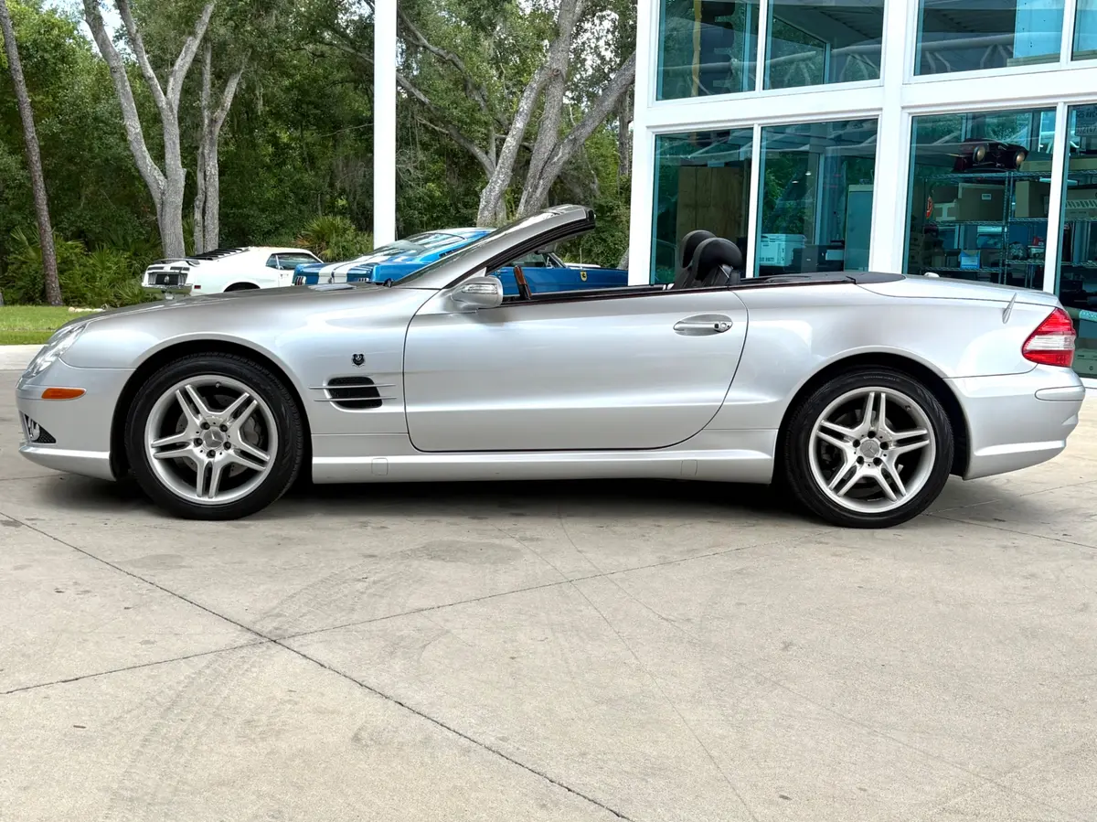 Vehicle photo 10