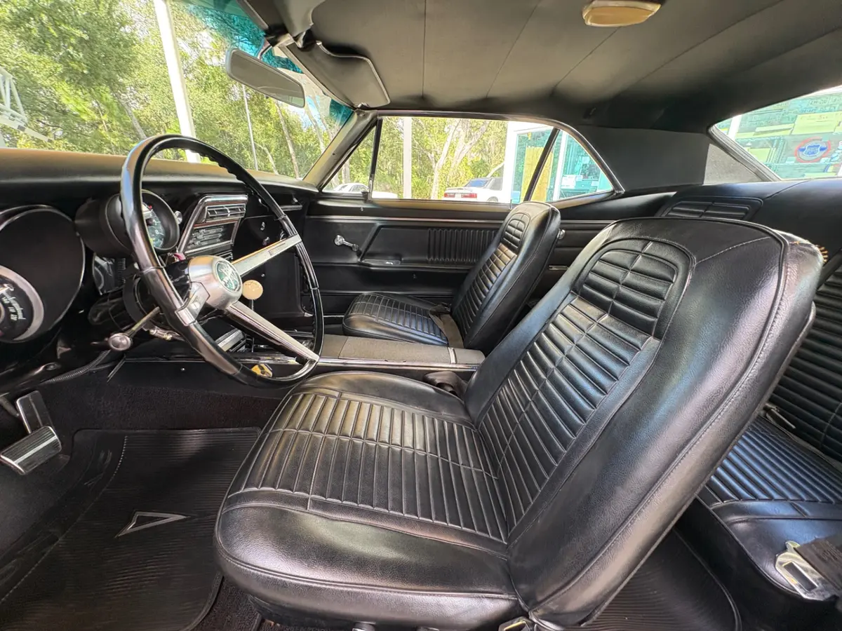Vehicle photo 33